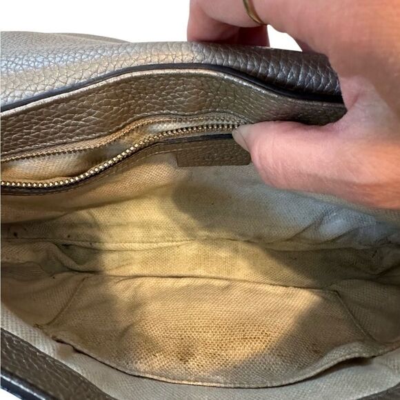 Gucci Gold SoHo Crossbody Bag with Chain Strap and Tassel - Picture 5 of 13